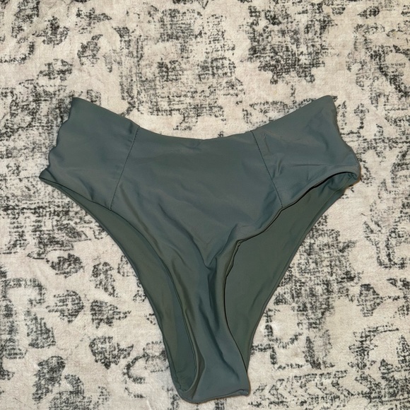 Bikinis/swim - Picture 6 of 11